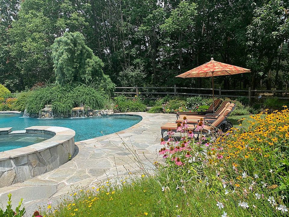 2nd image of 8 Clarendon Ct