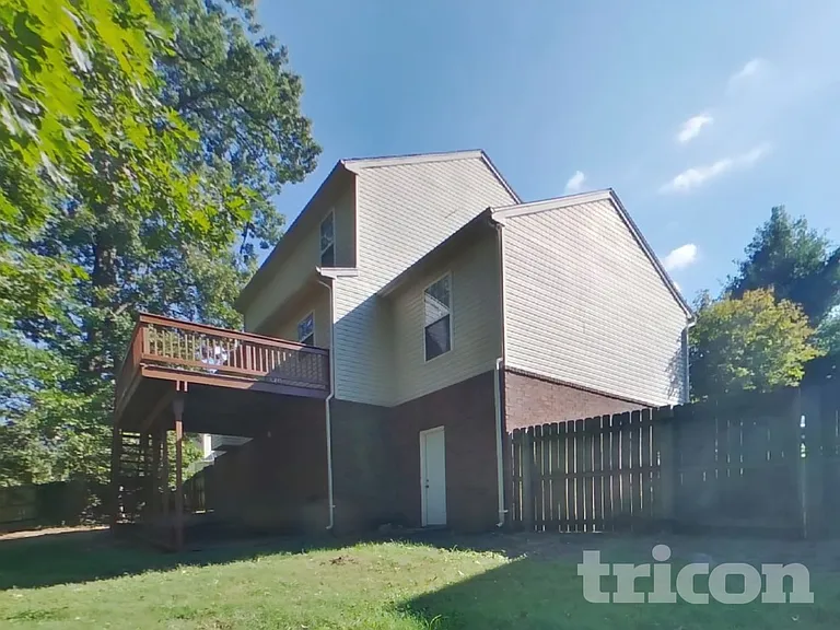 2536 Bayview Dr — Photo 18