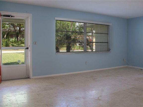 3rd image of 1205 Saint Andrews Dr