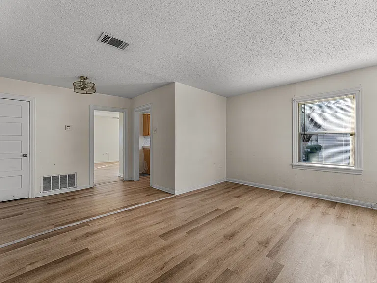 3916 Homan Ave #3918 — Photo 10