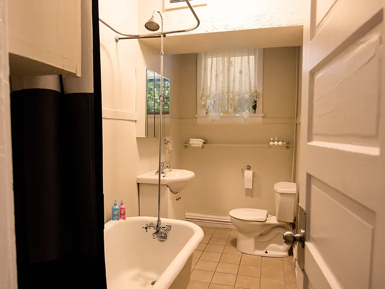 122 Langside St #2 — Photo 6