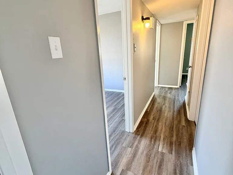 102 Charing Cross Ln — Photo 13