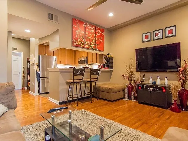 187 Wayne St #410C — Photo 2