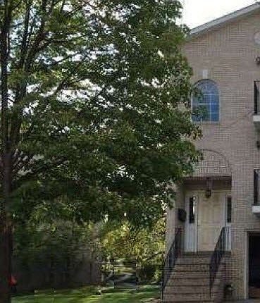 2nd image of 305 S 6th St