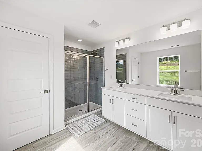 152 Lancashire Ct — Photo 13