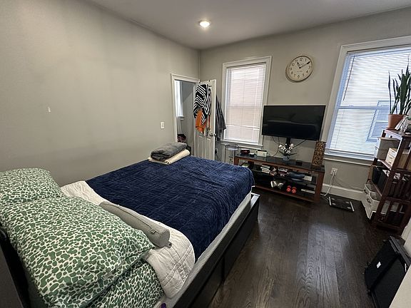 2nd image of 27 Tower St #1