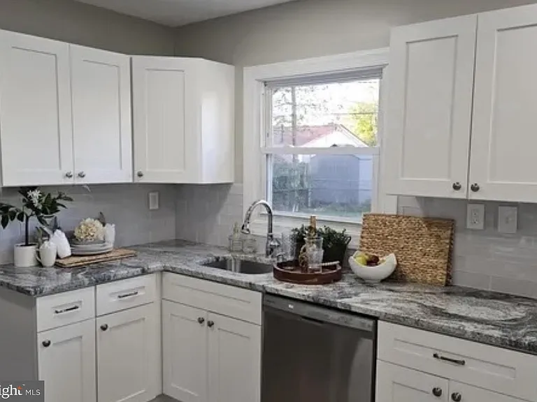 89 Hampshire Ln — Photo 8