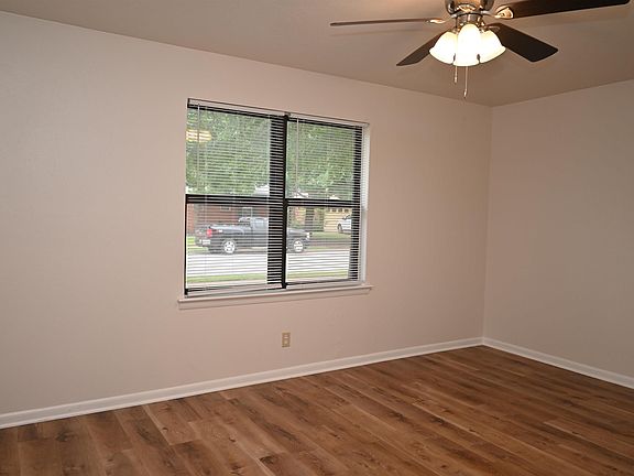 4th image of 5040 Lindale Dr