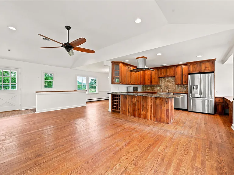 1058 Glen Hall Rd — Photo 7