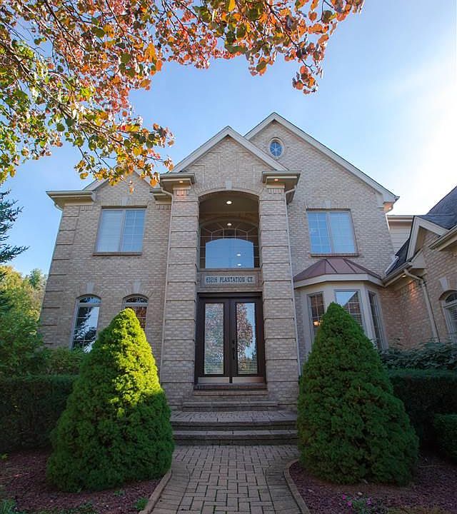1st image of 63216 S Plantation Ct