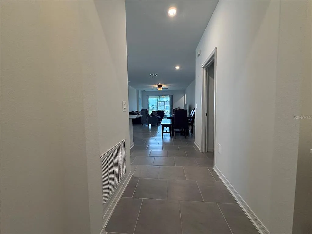 4 bed, 3.0 bath, 2080 sqft, $2,700 — Photo 3