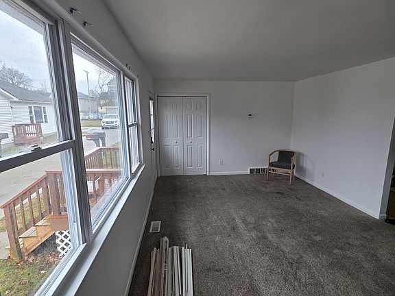 4th image of 1124 Lapeer Ave