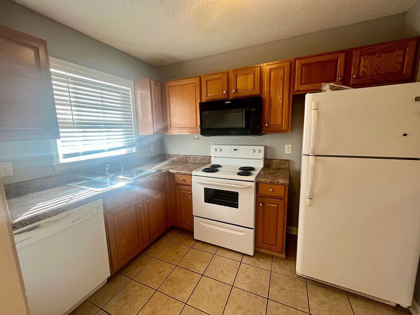 2 Bedroom 1.5 Bath Townhouse — Photo 3