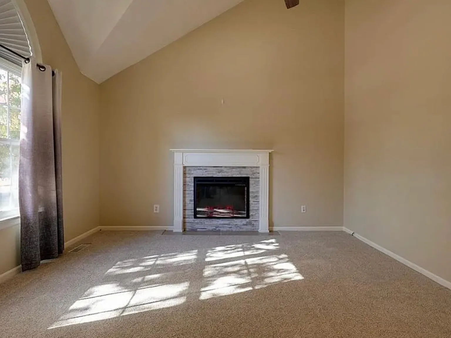 3 bed, 2.5 bath, 2136 sqft, $2,150 — Photo 2