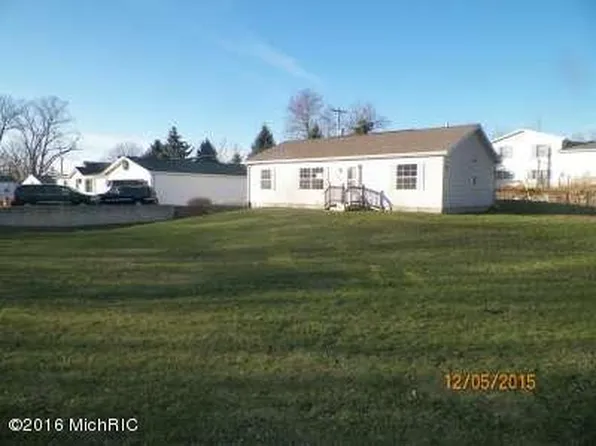 3504 7th St, Wayland, MI 49348