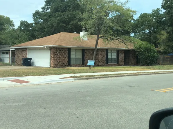 2301 Raintree Dr, College Station, TX 77845