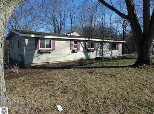 9160 Riverside Dr, Saint Louis, MI 48880