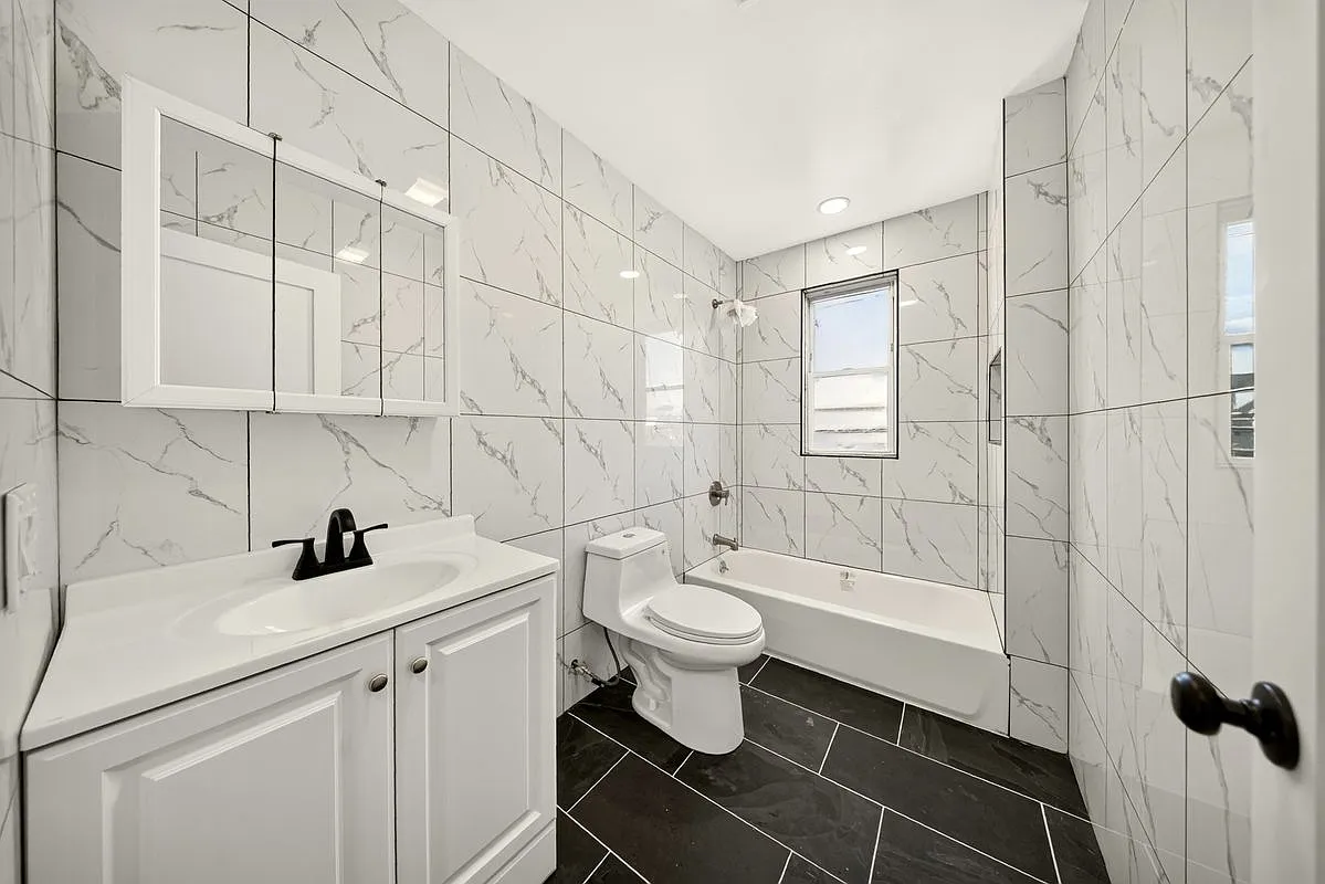 3 bed, 1.0 bath, 1170 sqft, $2,600 — Photo 1
