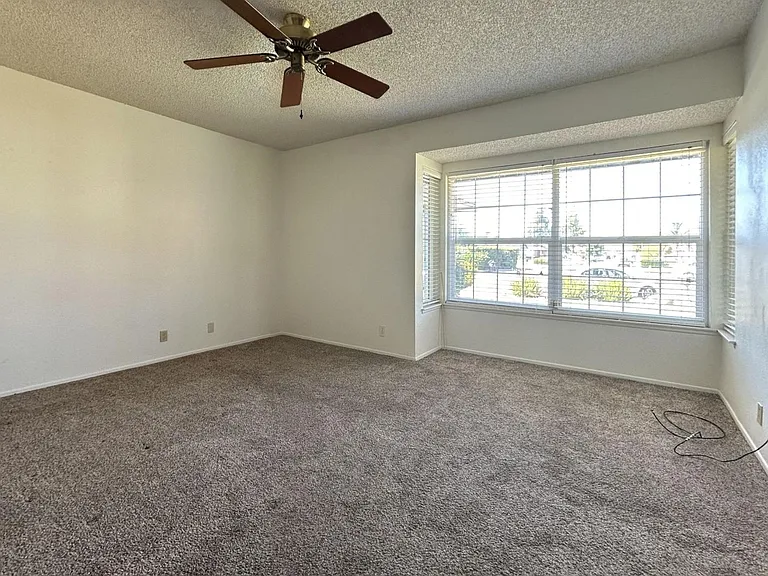 6064 Laura Ln — Photo 13