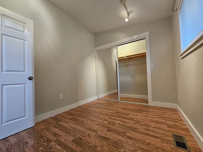 13235 SE Oatfield Rd — Photo 25