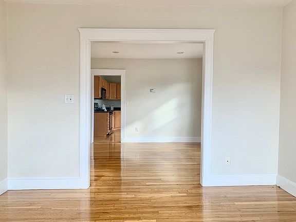 5th image of 147 Sydney St #3