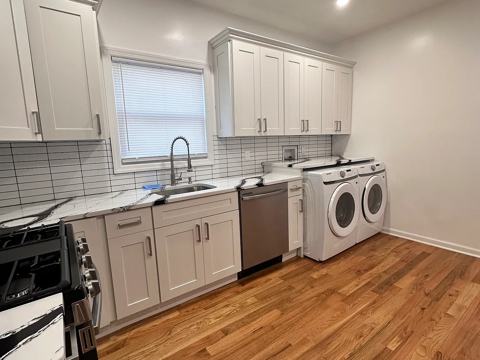 2 bed, 700 sqft, $2,500 — Photo 2