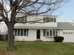 18 Shadowlawn Dr, Colonia, NJ