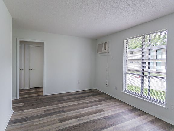 4th image of 3341 Southern Ave #105