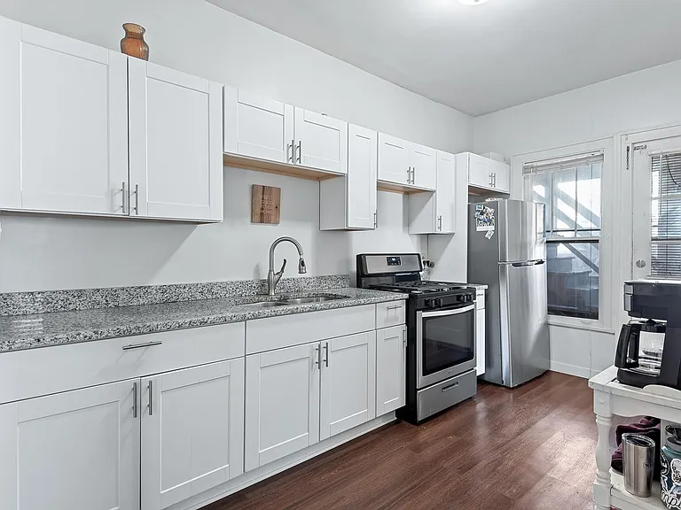 2539 Fillmore St NE — Photo 6