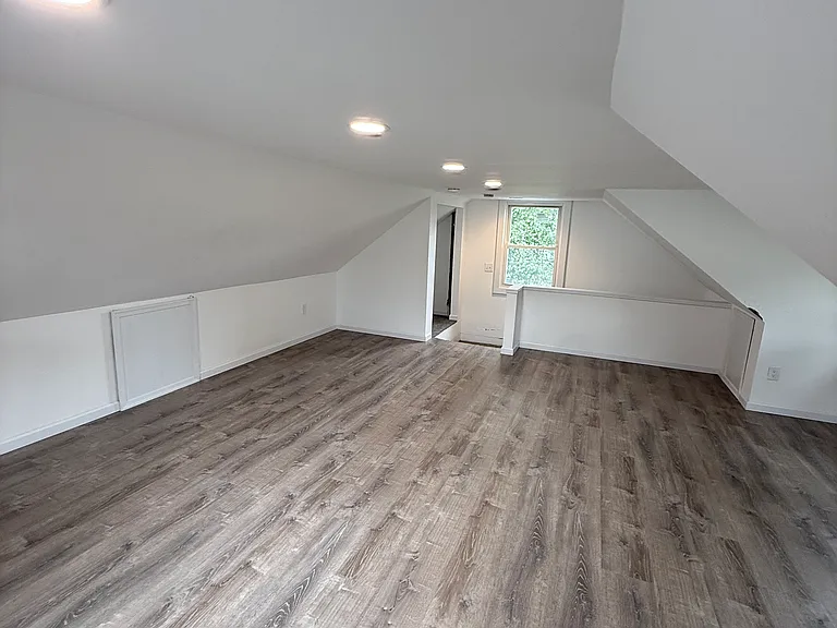 1004 Leeds Ave #1 — Photo 9