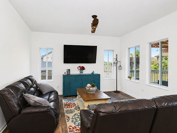 4th image of 1506 Kempton St