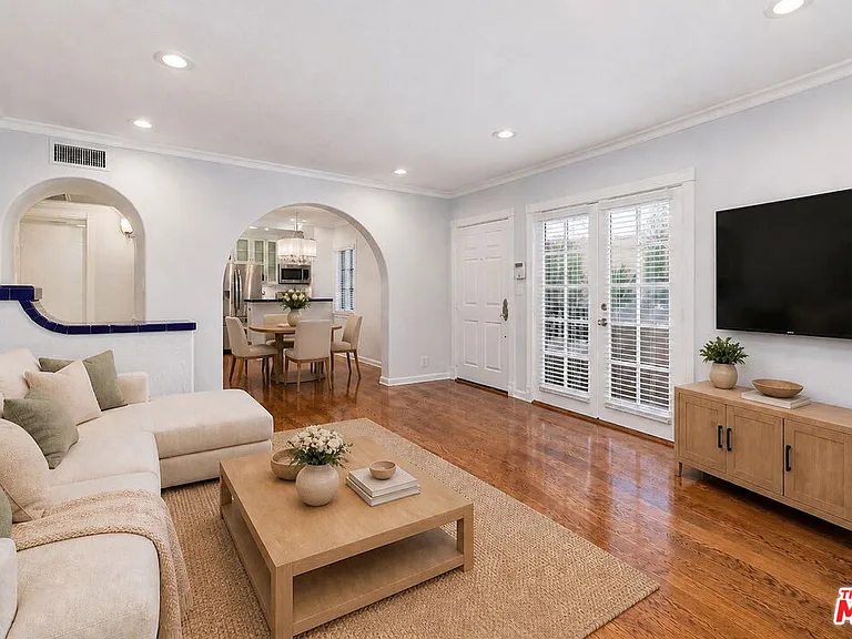 910 N Alfred St #4 — Photo 6