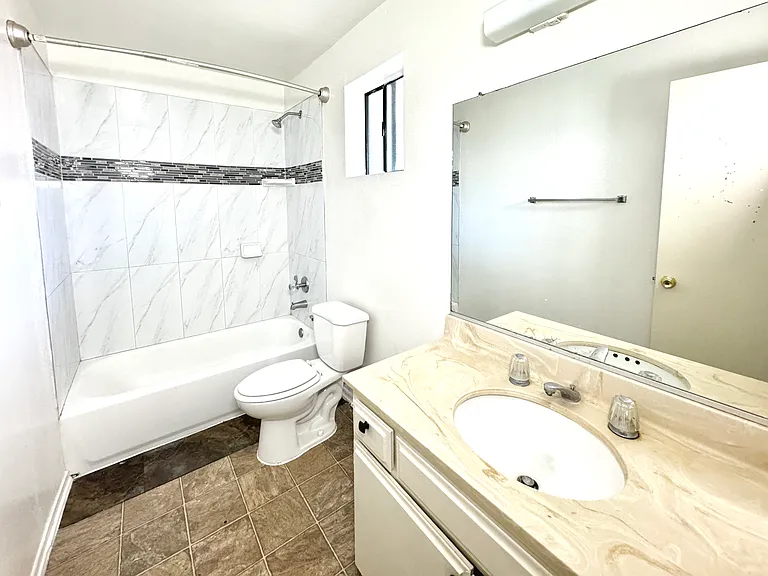 12617 Kornblum Ave — Photo 14