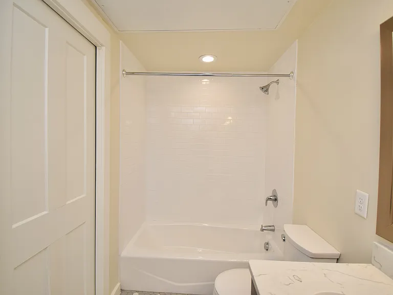 105 Peete St #2 — Photo 22