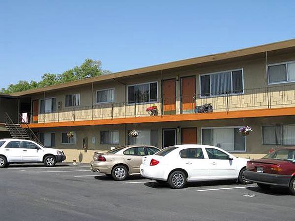 4th image of 990 Elm St #11