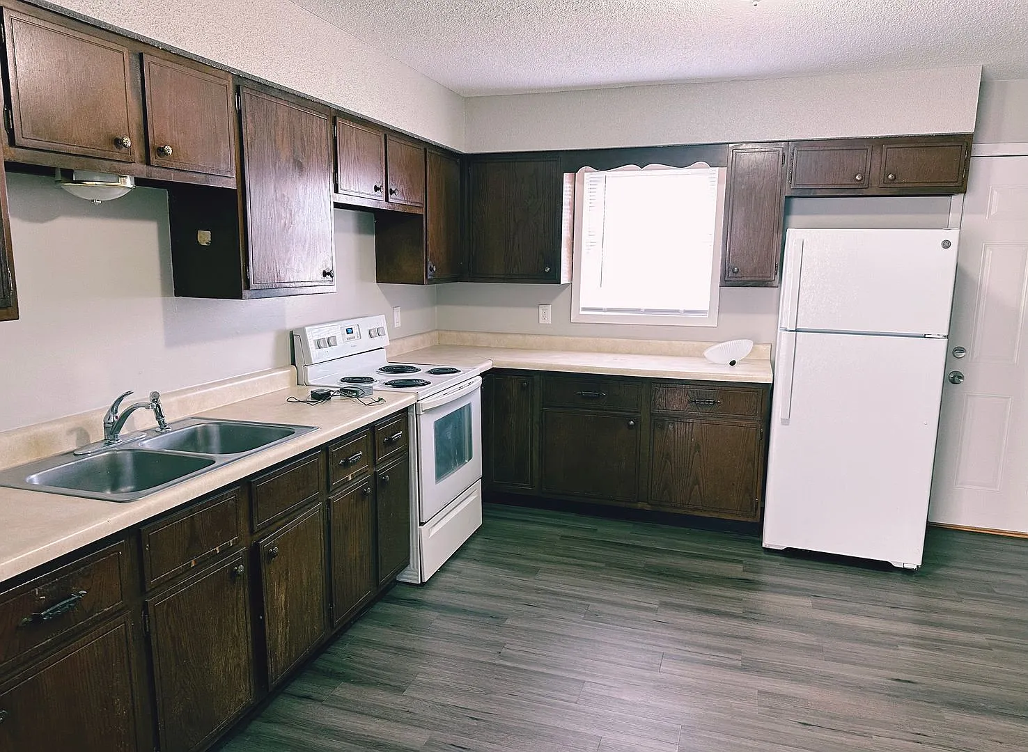 Eisenhower Apartments — Photo 1