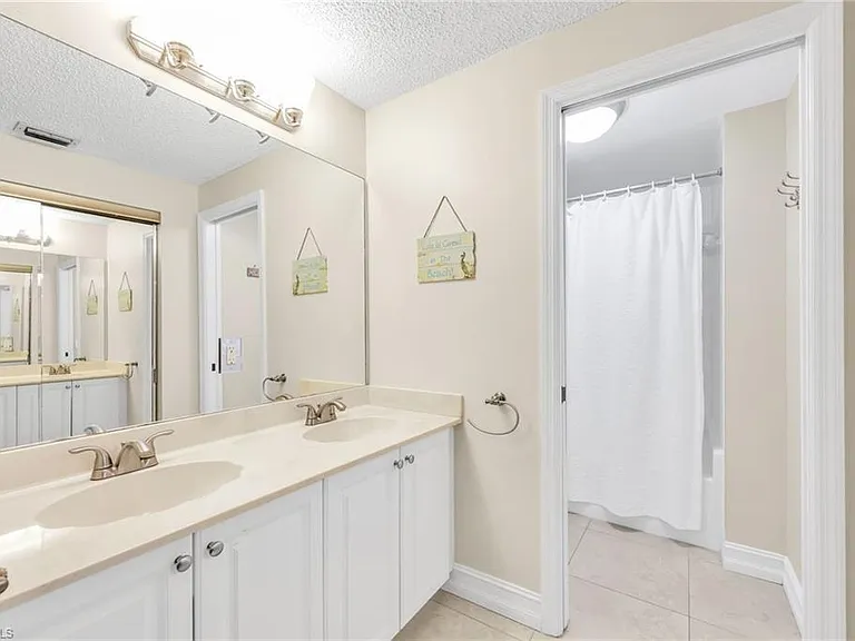 1044 Woodshire Ln #B211 — Photo 23