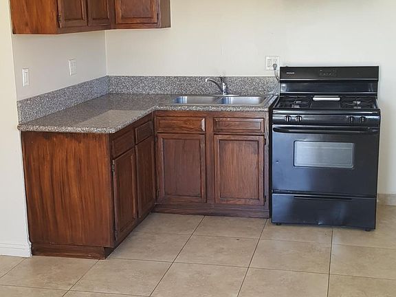 3rd image of 5350 La Sierra Ave #S