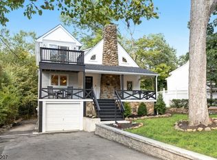 8 Mountainside Dr, Wayne, NJ