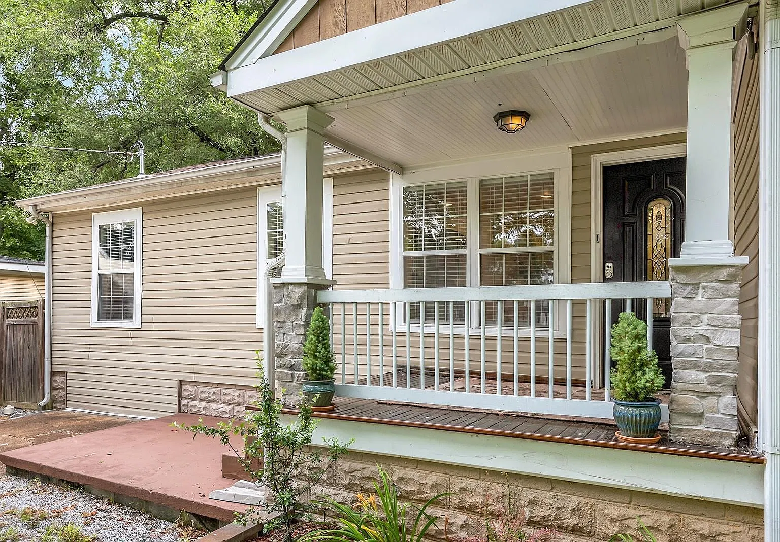 3 bed, 2300 sqft, $2,900 — Photo 3