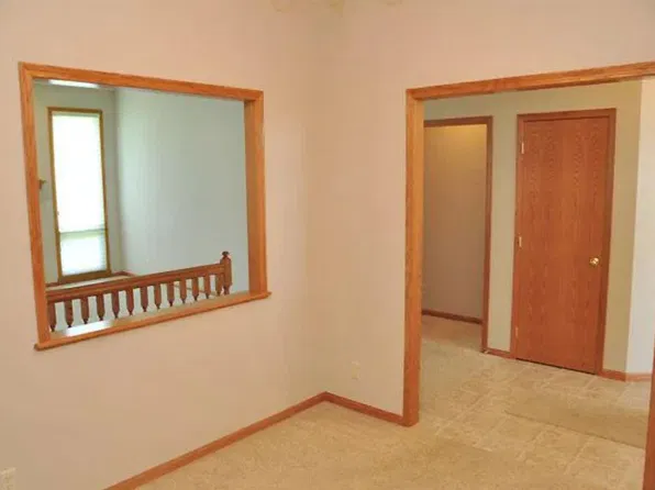 8135 S 107th St, La Vista, NE 68128