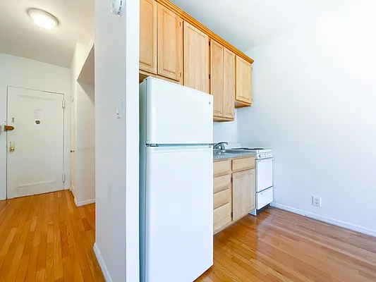 Rented by City Connections Realty | media 18