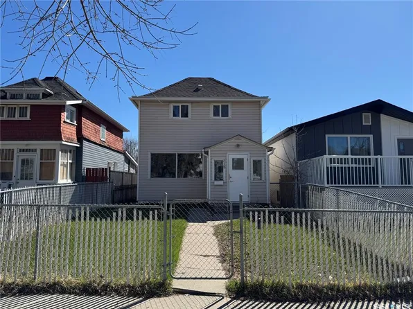318 H AVENUE S, Saskatoon, SK S7M 1W3