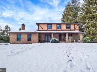 2350 Sutton Rd, York, PA 17403