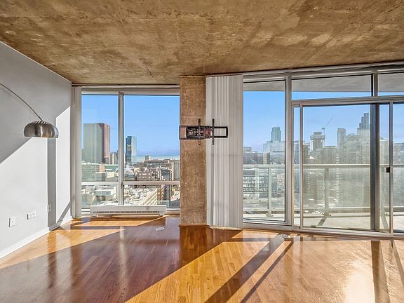 3rd image of 611 S Wells St #2701