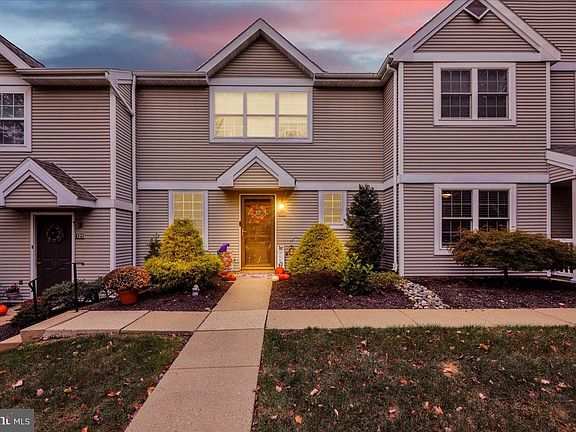 2nd image of 120 Laurel Ct