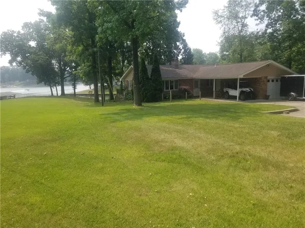 9061 E Wren Dr, Effingham, IL 62401