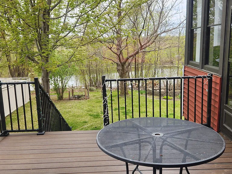1882 Clover Meadow Dr — Photo 3