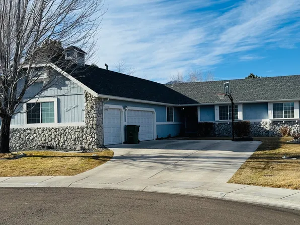990 Lilac Ct, Minden, NV 89423