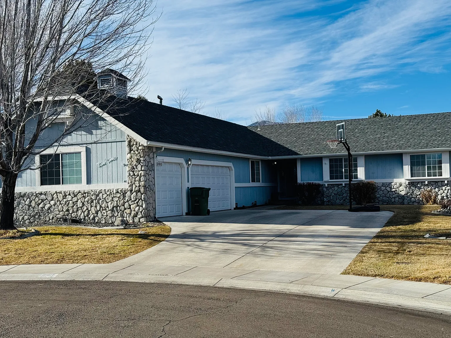 990 Lilac Ct photo 1